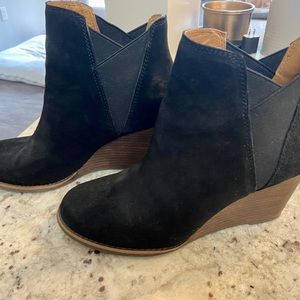 Lucky Brand black suede wedge booties Sz 9.5